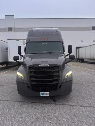 2023 Freightliner Cascadia 126