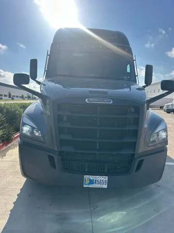 2023 Freightliner Cascadia 126