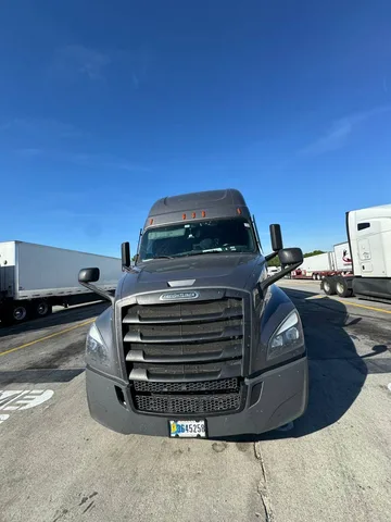 2023 Freightliner Cascadia 126