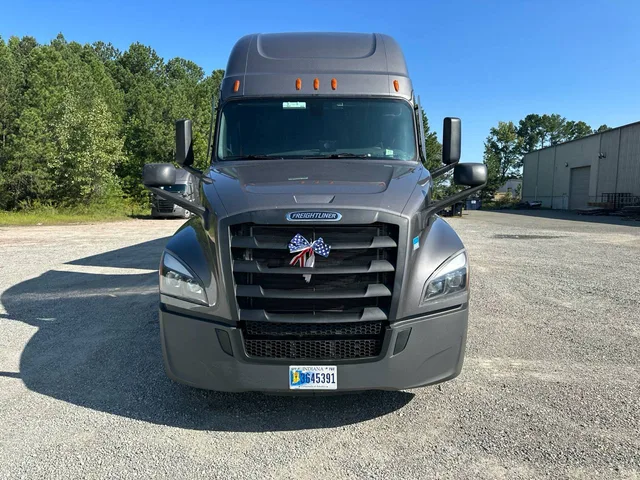 2023 Freightliner Cascadia 126
